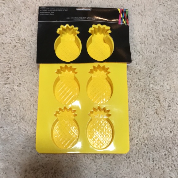 Flamingo Silicone Mold and Pineapple Silicone Mold (a bundle of three molds) - Picture 5 of 7